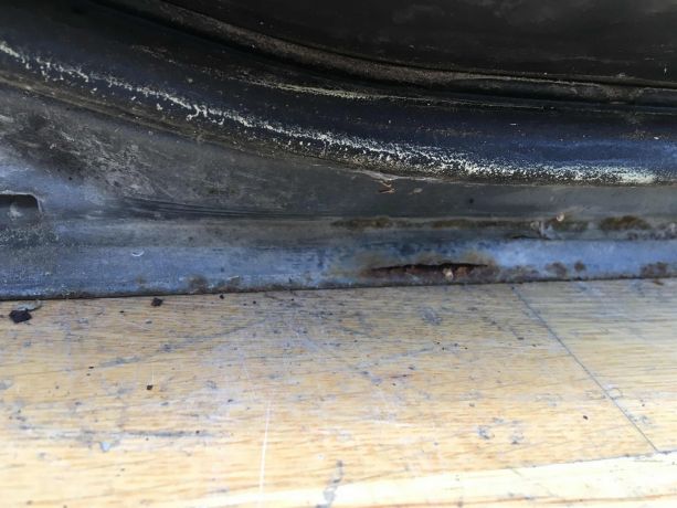 dver-zadniaia-levaia-mitsubishi-carisma-rest-art-33135-big-3