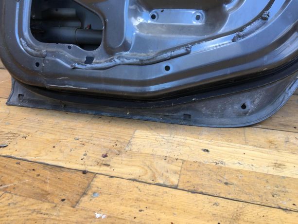 dver-zadniaia-pravaia-mitsubishi-carisma-rest-art-33136-big-2