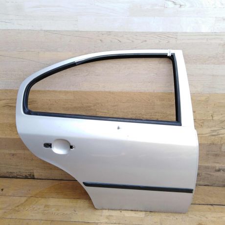 dver-zadniaia-pravaia-skoda-octavia-tour-defekt-art-34711-big-0