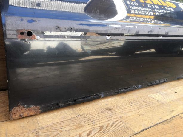 dver-peredniaia-pravaia-audi-a4-b5-2000-gv-defekty-art-35610-big-2