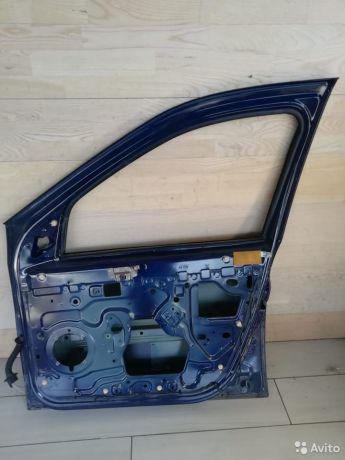 dver-peredniaia-pravaia-lada-largus-vmiatiny-art-49913-big-1