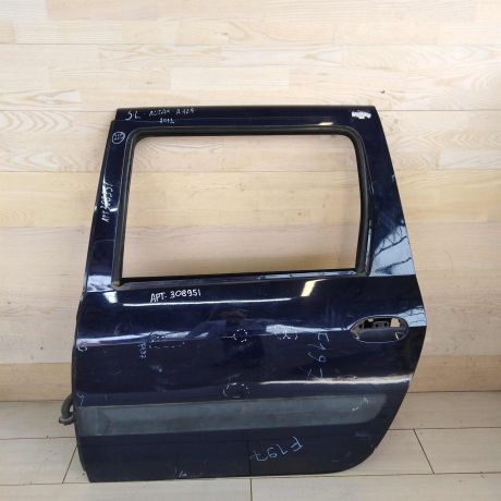 dver-zadniaia-levaia-lada-largus-defekt-vmiatiny-art-49997-big-0