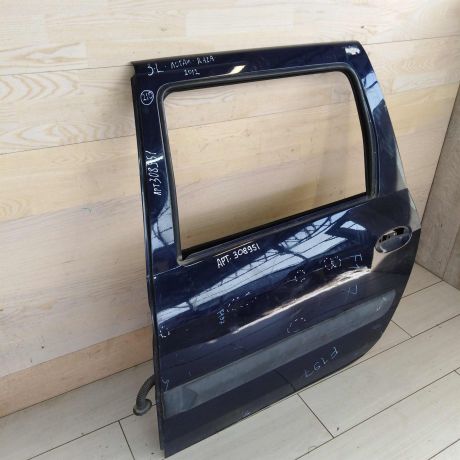 dver-zadniaia-levaia-lada-largus-defekt-vmiatiny-art-49997-big-1