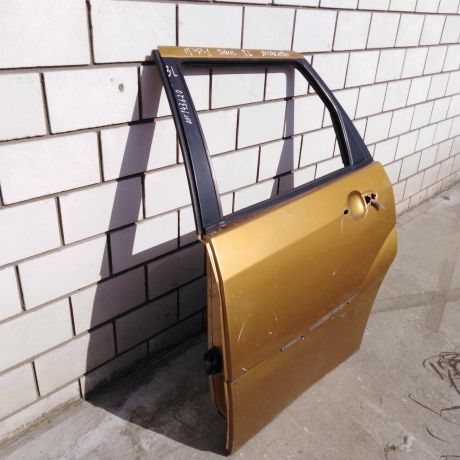 dver-zadniaia-levaia-ford-focus-1-universal-defekt-art-51686-big-1