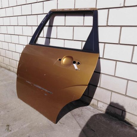 dver-zadniaia-levaia-ford-focus-1-universal-defekt-art-51686-big-2