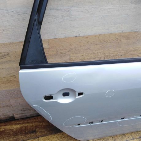 dver-zadniaia-pravaia-renault-scenic-2-defekt-art-52031-big-1