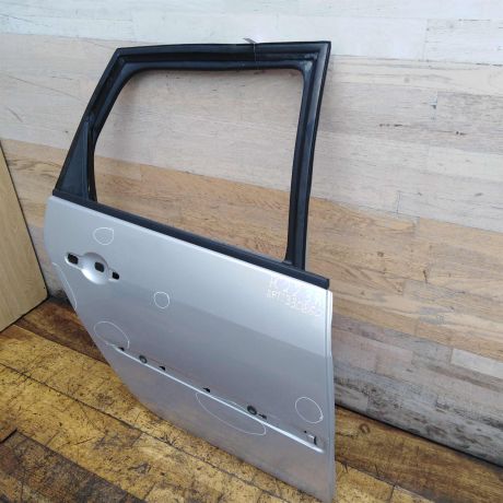 dver-zadniaia-pravaia-renault-scenic-2-defekt-art-52031-big-4