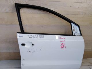 dver-peredniaia-pravaia-volkswagen-polo-09-15gr-evropeiskaia-sborka-art-54898