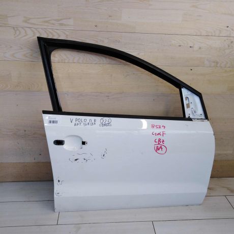 dver-peredniaia-pravaia-volkswagen-polo-09-15gr-evropeiskaia-sborka-art-54898-big-0