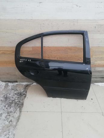 dver-zadniaia-pravaia-defekt-skoda-octavia-tour-sniat-molding-art-62045-big-0