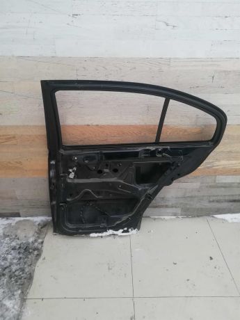 dver-zadniaia-pravaia-defekt-skoda-octavia-tour-sniat-molding-art-62045-big-8