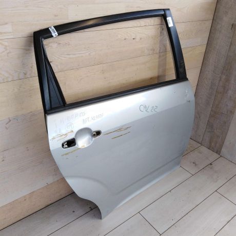 dver-zadniaia-pravaia-toyota-corolla-verso-i-restailing-art-67474-big-1