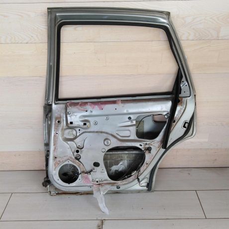 dver-zadniaia-pravaia-opel-vectra-b-defekty-sedan-art-73540-big-1