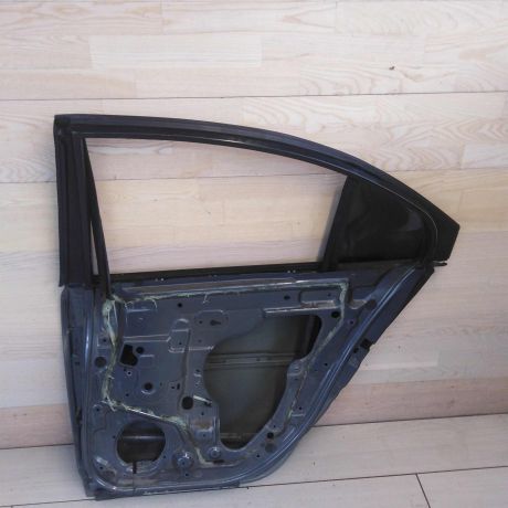 dver-zadniaia-pravaia-nissan-primera-p12-defekty-na-foto-sedan-art-73616-big-3