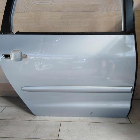 dver-zadniaia-pravaia-ford-galaxy-volkswagen-sharan-seat-alhambra-i-defekty-na-foto-art-74401-big-4