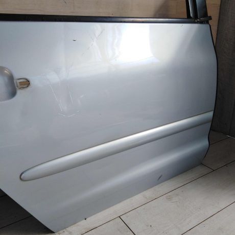 dver-zadniaia-pravaia-ford-galaxy-volkswagen-sharan-seat-alhambra-i-defekty-na-foto-art-74401-big-2