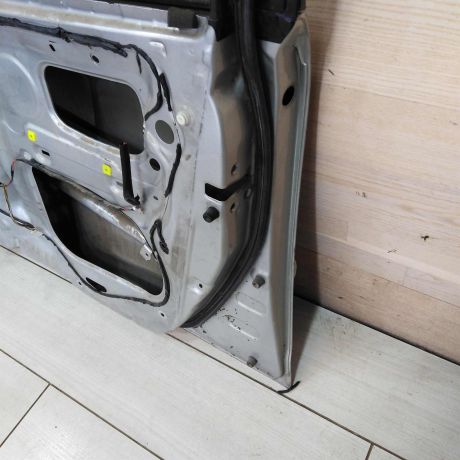 dver-peredniaia-pravaia-toyota-corolla-e120-xetcbek-art-79008-big-1