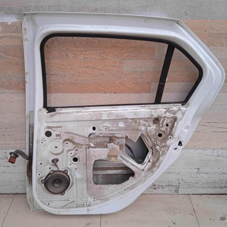 dver-zadniaia-pravaia-renault-logan-ii-art-82166-big-1