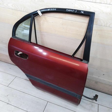 dver-zadniaia-pravaia-mitsubishi-carisma-art-84804-big-0