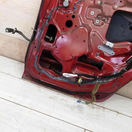 dver-zadniaia-pravaia-mitsubishi-carisma-art-84804-big-5