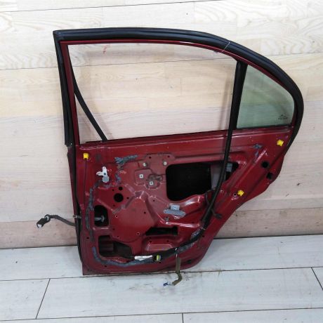 dver-zadniaia-pravaia-mitsubishi-carisma-art-84804-big-4