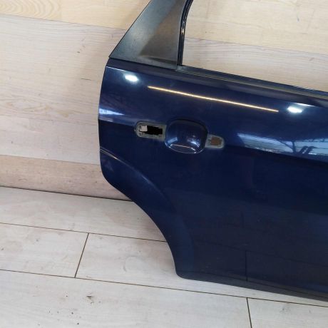 dver-zadniaia-pravaia-ford-focus-2-restailing-art-87287-big-1
