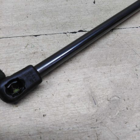 amortizator-kapota-upor-audi-100-c4-audi-a6-c4-art-88880-big-1