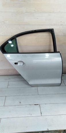 dver-zadniaia-pravaia-volkswagen-jetta-vi-art-100859-big-0