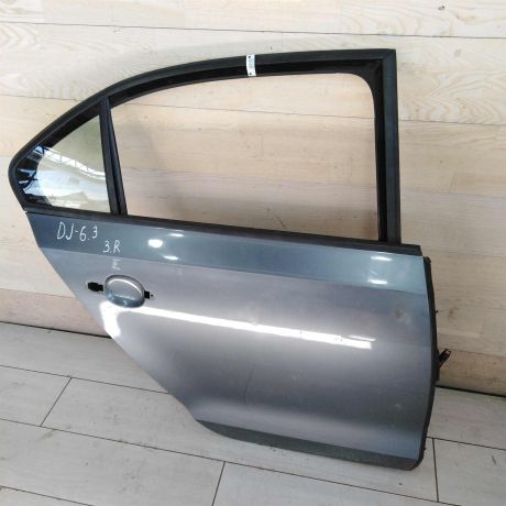 dver-zadniaia-pravaia-volkswagen-jetta-vi-art-101697-big-0