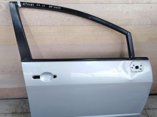 dver-peredniaia-pravaia-nissan-tiida-i-defekt-art-110037