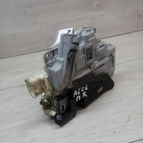zamok-dveri-perednii-pravyi-audi-a6-c6-art-11640-big-1