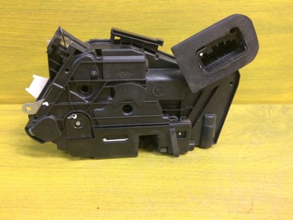 zamok-dveri-volkswagen-polo-sedan-2015-gv-art-12543-big-1