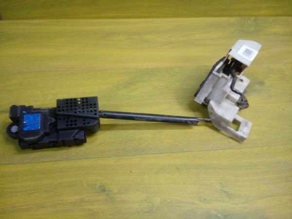 zamok-dveri-hyunday-sonata-4-zadnii-levyi-art-12728-big-1