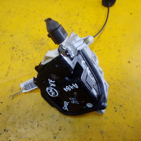 zamok-dveri-perednii-pravyi-audi-a4-b7-art-13222-big-0