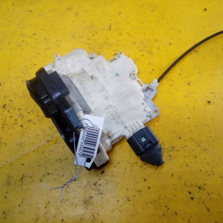 zamok-dveri-perednii-pravyi-audi-a4-b7-art-13222-big-1