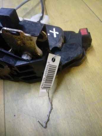 zamok-perednei-pravoi-dveri-hyundai-elantra-art-13827-big-1