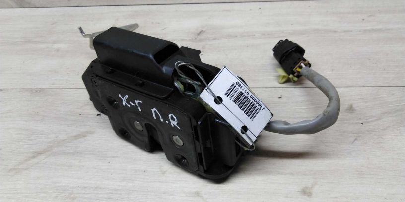 zamok-dveri-perednii-pravyi-hyundai-getz-art-14053-big-1