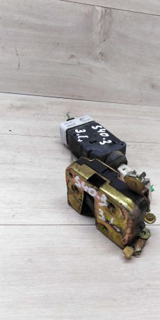 zadnii-levyi-zamok-dveri-volvo-s40-art-14226-big-1