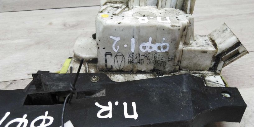 zamok-dveri-perednii-pravyi-ford-focus-i-art-14691-big-1