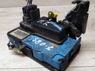 zamok-dveri-perednii-pravyi-volvo-s80-art-16047