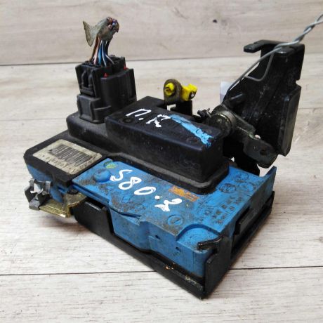 zamok-dveri-perednii-pravyi-volvo-s80-art-16047-big-0