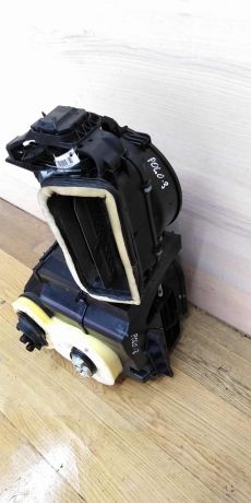 korpus-pecki-volkswagen-polo-sedan-art-16569-big-3