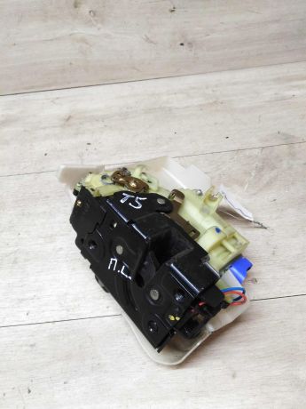 zamok-dveri-levyi-volkswagen-transporter-t5-art-16835-big-0