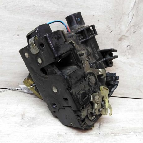 zamok-dveri-zadnii-pravyi-audi-a6-c5-art-16976-big-0