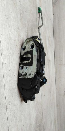 zamok-dveri-perednei-pravoi-kia-spectra-art-17135-big-0