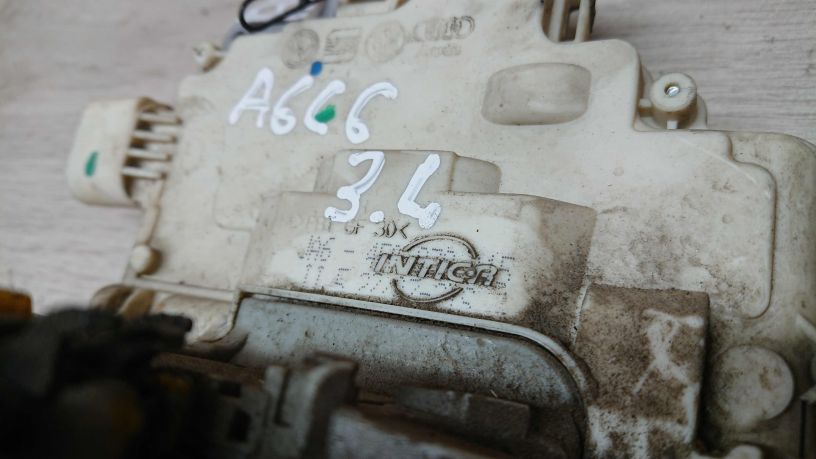 zamok-dveri-audi-a6-c6-art-18671-big-2