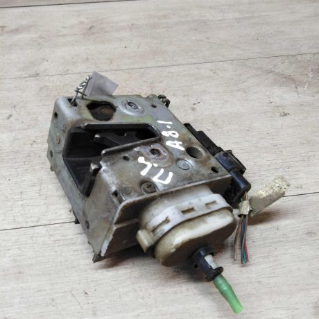 zamok-dveri-audi-a8-d2-art-18784-big-1