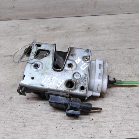 zamok-dveri-audi-a8-d2-art-18793-big-1