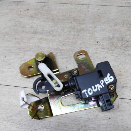 vakuumnik-zamka-bagaznika-volkswagen-touareg-art-19907-big-0