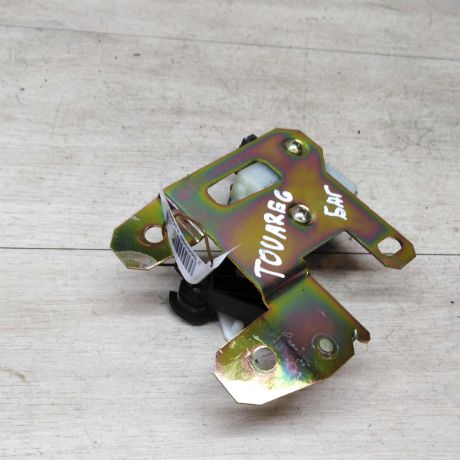 vakuumnik-zamka-bagaznika-volkswagen-touareg-art-19907-big-1